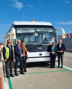primo bus interpista elettrico acquistato da Gh (società di handling) per il trasporto dei passeggeri nel piazzale aeromobili dell’aeroporto internazionale “Falcone Borsellino” di Palermo